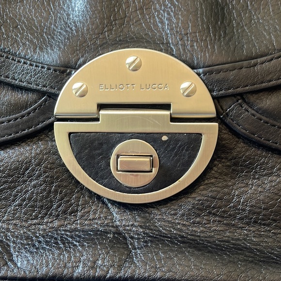 Elliot Lucca.:: - Picture 5 of 6